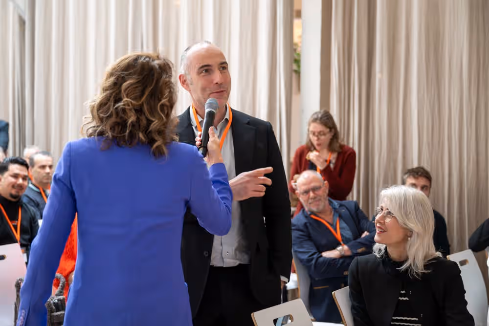 Programmadirecteur Roy Kramer spreekt op het congres